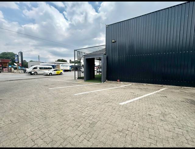 1,400M² BUSINESS CENTRE FOR SALE IN ANNADALE